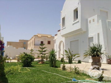 L 102 -                            بيع
                           Villa avec piscine Djerba